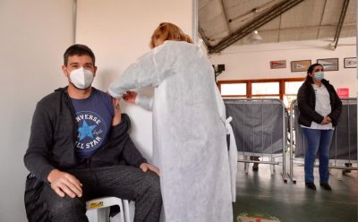 MÁS DEL 76% DE LAS Y LOS INSCRIPTOS EN ESTEBAN ECHEVERRÍA YA RECIBIERON LA 1° DOSIS