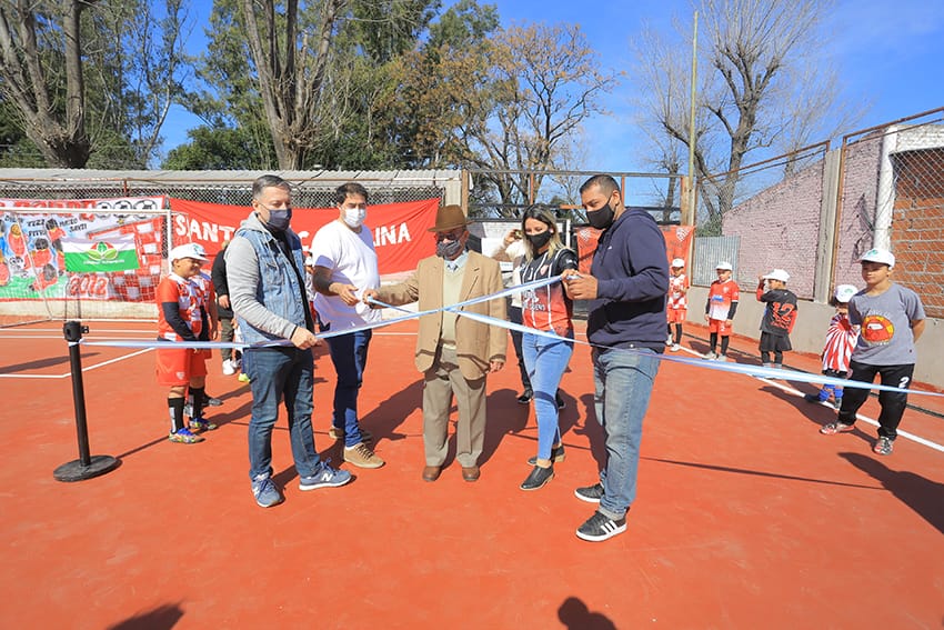 FERNANDO GRAY INAUGURÓ UN PLAYÓN DEPORTIVO EN EL CLUB SANTA CATALINA