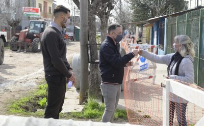 FERNANDO GRAY VISITÓ UNA OBRA DE PAVIMENTACIÓN EN 9 DE ABRIL