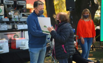 FERNANDO GRAY ENTREGÓ HERRAMIENTAS Y MÁQUINAS A EMPRENDEDORES DE ESTEBAN ECHEVERRÍA