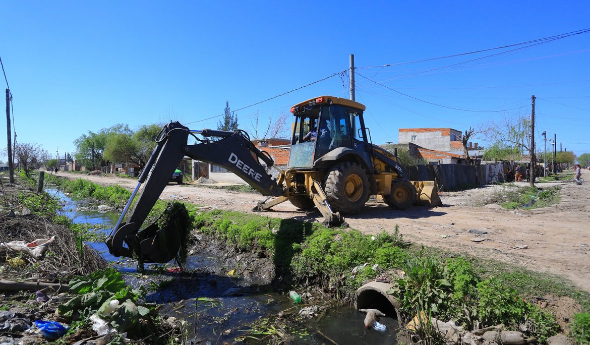 EL MUNICIPIO Y ACUMAR AVANZAN EN LA LIMPIEZA DEL ARROYO ORTEGA