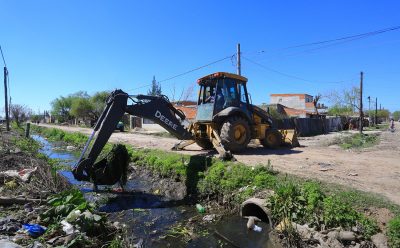 EL MUNICIPIO Y ACUMAR AVANZAN EN LA LIMPIEZA DEL ARROYO ORTEGA