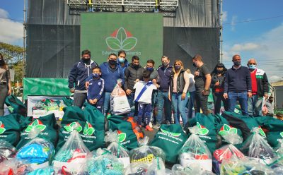 FERNANDO GRAY ENTREGÓ CAMISETAS Y ELEMENTOS DEPORTIVOS A CLUBES DEL DISTRITO
