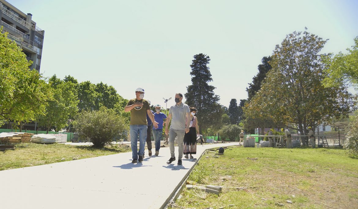 FERNANDO GRAY RECORRIÓ LAS OBRAS DE RENOVACIÓN DE LA PLAZA ARÁOZ ALFARO