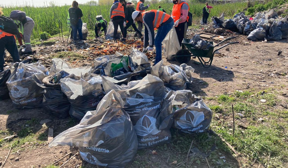 LIMPIEZA Y RECICLAJE EN LA LAGUNA DE ROCHA