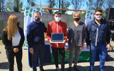 FERNANDO GRAY ENTREGÓ NETBOOKS A ESTUDIANTES DE SEXTO AÑO