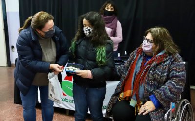 ENTREGA DE ANTEOJOS A ESTUDIANTES DE ESTEBAN ECHEVERRÍA