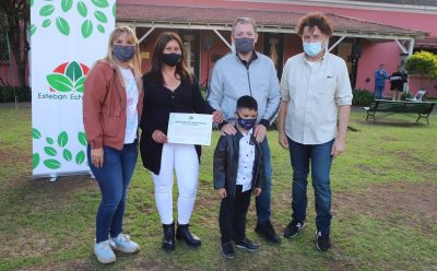 FERNANDO GRAY ENTREGÓ CERTIFICADOS DE LIBRE DEUDA A FAMILIAS DEL BARRIO LA VICTORIA