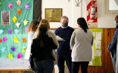 FERNANDO GRAY VISITÓ INSTITUCIONES DEL BARRIO SANTA ROSA