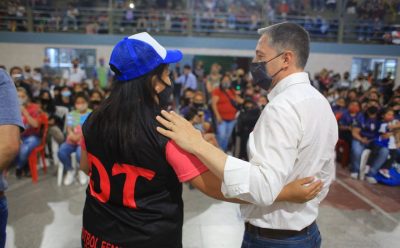 FERNANDO GRAY ENTREGÓ 460 CAMISETAS A LOS EQUIPOS DE LA LIGA DE FÚTBOL FEMENINO DE ESTEBAN ECHEVERRÍA
