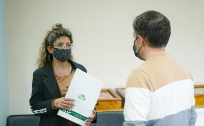 FERNANDO GRAY ENTREGÓ UN SUBSIDIO A UNA ARTISTA QUE EXPONDRÁ EN PARÍS