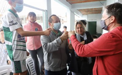 FERNANDO GRAY JUNTO A VECINAS Y VECINOS DEL BARRIO LAS COLINAS DE MONTE GRANDE SUR