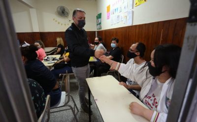 FERNANDO GRAY VISITÓ ESCUELAS DE MONTE GRANDE SUR, LUIS GUILLÓN Y 9 DE ABRIL