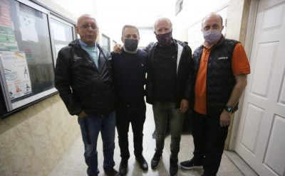 FERNANDO GRAY Y OMAR PLAINI JUNTO A LAS Y LOS CANILLITAS DE ESTEBAN ECHEVERRÍA