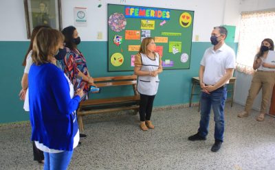 FERNANDO GRAY JUNTO A VECINAS Y VECINOS DEL BARRIO LAS HERAS DE MONTE GRANDE SUR