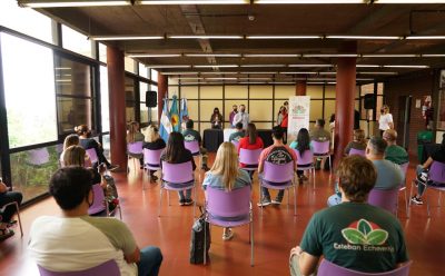 FERNANDO GRAY FIRMÓ EL PASE A PLANTA PERMANENTE DE 90 TRABAJADORAS Y TRABAJADORES DEL MUNICIPIO DE ESTEBAN ECHEVERRÍA