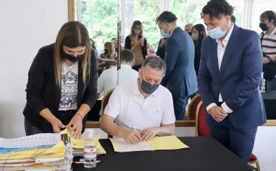 FERNANDO GRAY FIRMÓ MÁS DE 400 ESCRITURAS DE VECINAS Y VECINOS DE ESTEBAN ECHEVERRÍA