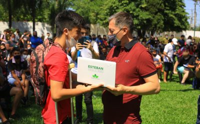 FERNANDO GRAY ENTREGÓ 787 NETBOOKS EN EL MARCO DEL PROGRAMA ESTEBAN ONLINE