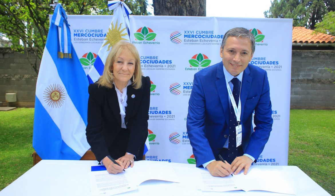 FERNANDO GRAY Y CAROLINA COSSE FIRMARON UN CONVENIO ENTRE ESTEBAN ECHEVERRÍA Y MONTEVIDEO