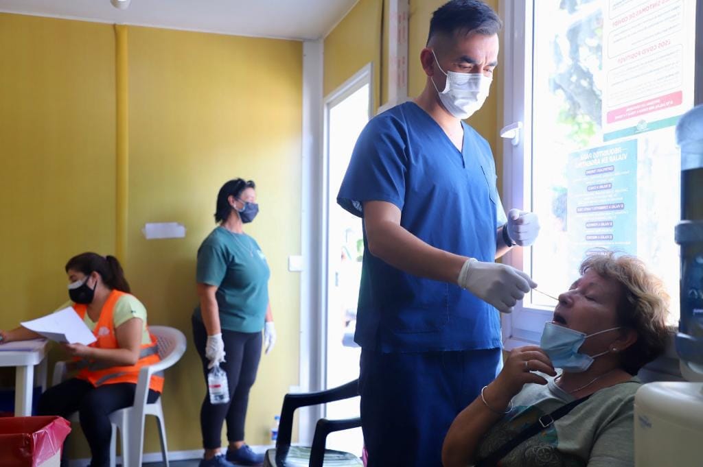 CONTINÚAN LOS TESTEOS RÁPIDOS EN ESTEBAN ECHEVERRÍA