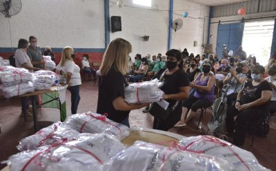 NUEVA ENTREGA DE GUARDAPOLVOS EN MONTE GRANDE SUR