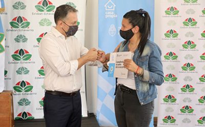 FERNANDO GRAY ENTREGÓ CRÉDITOS CASA PROPIA A FAMILIAS DE ESTEBAN ECHEVERRÍA