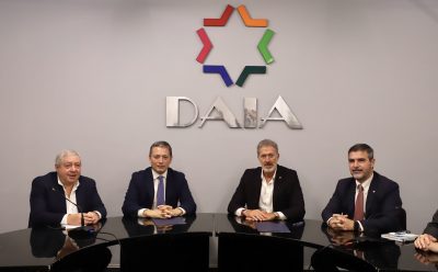 FERNANDO GRAY FIRMÓ UN CONVENIO CON EL PRESIDENTE DE LA DAIA 