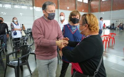 FERNANDO GRAY ENTREGÓ ELEMENTOS DE COCINA A 130 ESCUELAS DEL MUNICIPIO
