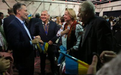 FERNANDO GRAY JUNTO CON LA COLECTIVIDAD UCRANIANA EN LA 46.a FERIA INTERNACIONAL DEL LIBRO DE BUENOS AIRES