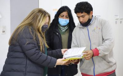 EL MUNICIPIO ENTREGÓ MOBILIARIO Y KITS ESCOLARES EN UNA SEDE DEL PLAN FINES