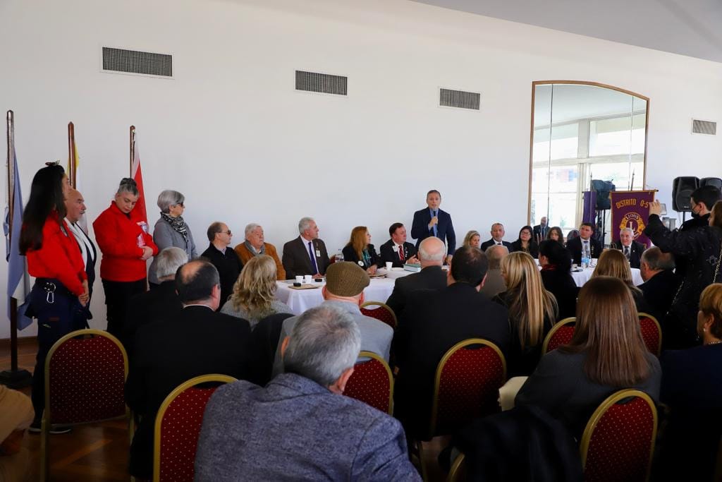 FERNANDO GRAY EN EL ACTO POR EL CAMBIO DE AUTORIDADES DEL CLUB DE LEONES