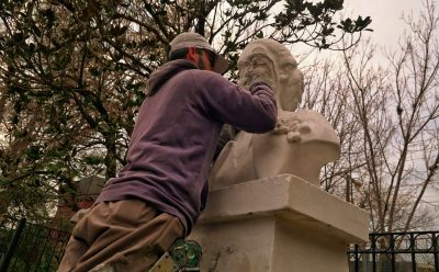 TAREAS DE RESTAURACIÓN DE MONUMENTOS EN PLAZAS DEL DISTRITO