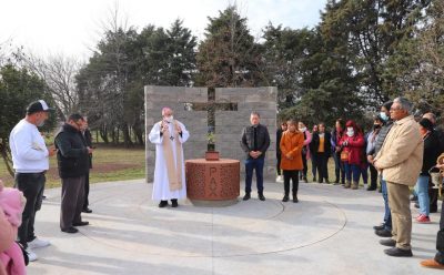 FERNANDO GRAY EN LA INAUGURACIÓN DE UN CINERARIO Y LA REAPERTURA DE LA CAPILLA DEL CEMENTERIO MUNICIPAL