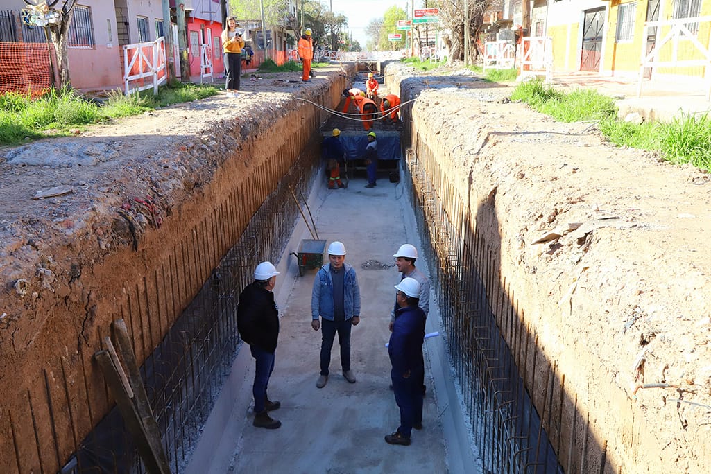 Fernando Gray recorrió la obra hídrica que se lleva adelante en el barrio San Francisco