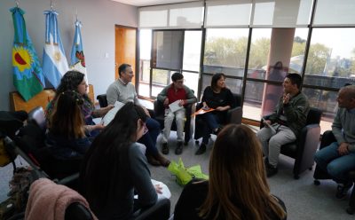 ESTUDIANTES DE LA ESCUELA ESPECIAL N.° 502 ENTREVISTARON AL INTENDENTE FERNANDO GRAY 