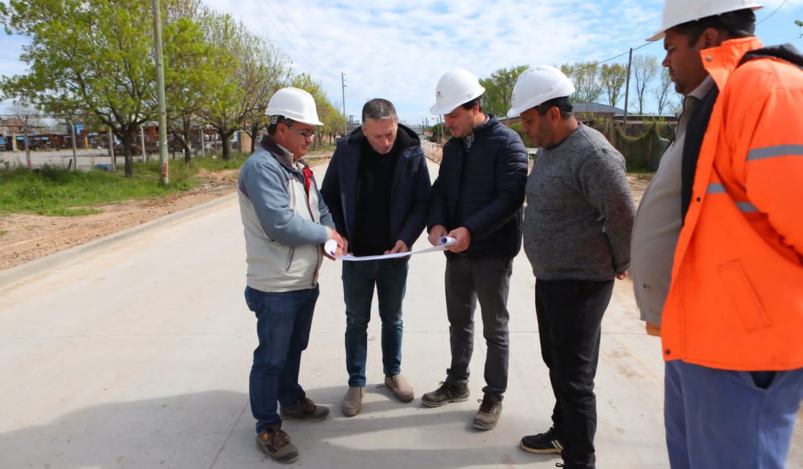 FERNANDO GRAY RECORRIÓ OBRAS DE PAVIMENTACIÓN EN 9 DE ABRIL