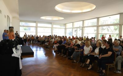 EL MUNICIPIO ENTREGÓ KITS DE MATERIALES A PARTICIPANTES DEL TALLER “CUENTOS DE MAYOR A MENOR”