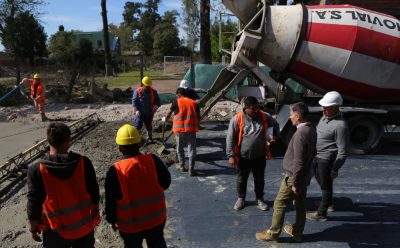 FERNANDO GRAY RECORRIÓ UNA OBRA DE PAVIMENTACIÓN EN 9 DE ABRIL