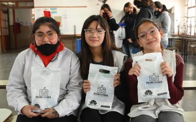 ECHEverRÍA: EL MUNICIPIO ENTREGÓ LENTES A CHICAS Y CHICOS DE DOS ESCUELAS PRIMARIAS DEL DISTRITO