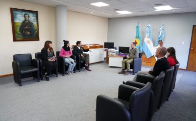 FERNANDO GRAY SE REUNIÓ CON INTEGRANTES DE LA COMUNIDAD EDUCATIVA DE LA ESCUELA SECUNDARIA N° 28