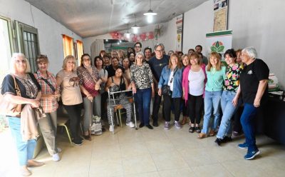 EL MUNICIPIO DE ESTEBAN ECHEVERRÍA ENTREGÓ KITS A PARTICIPANTES DE LOS TALLERES DE RESTAURACIÓN DE MUEBLES Y DE TÉCNICAS DECORATIVAS