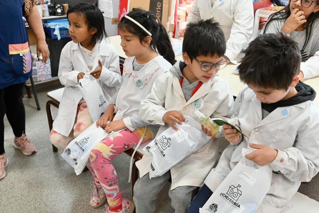 EL MUNICIPIO ENTREGÓ LENTES A ESTUDIANTES DE LA ESCUELA PRIMARIA N° 13