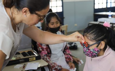 CONTROLES OFTALMOLÓGICOS A CHICAS Y CHICOS DE LA ESCUELA PRIMARIA N° 5