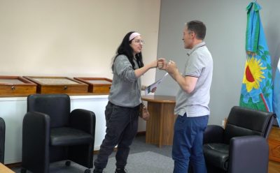 FERNANDO GRAY RECIBIÓ A LA DISEÑADORA DE INDUMENTARIA ALDI VEGA