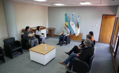 FERNANDO GRAY SE REUNIÓ CON AUTORIDADES DE LA ESCUELA PRIMARIA N° 22