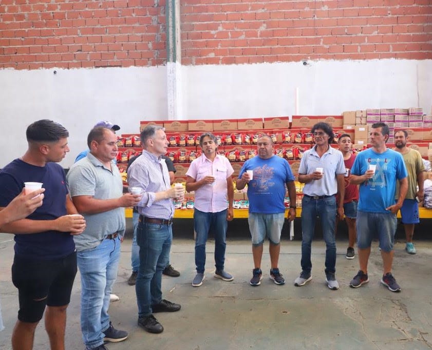 FERNANDO GRAY COMPARTIÓ EL BRINDIS DE FIN DE AÑO CON TRABAJADORES DE LA COOPERATIVA LA CRESTA