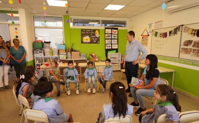 FERNANDO GRAY JUNTO CON LA COMUNIDAD EDUCATIVA DEL JARDÍN DE INFANTES N° 938
