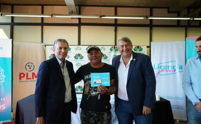 FERNANDO GRAY Y EL MINISTRO DE TRANSPORTE PROVINCIAL, JORGE D’ONOFRIO, ENTREGARON PASES LIBRES MULTIMODALES A FAMILIAS DE ESTEBAN ECHEVERRÍA