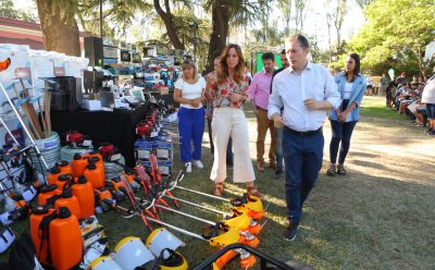 FERNANDO GRAY Y VICTORIA TOLOSA PAZ ENTREGARON MAQUINARIAS, HERRAMIENTAS E INSUMOS A EMPRENDEDORAS Y EMPRENDEDORES DE ESTEBAN ECHEVERRÍA