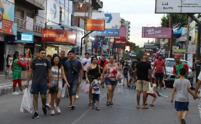 MILES DE VECINAS Y VECINOS RECORRIERON LOS PASEOS PEATONALES DE COMPRAS DE MONTE GRANDE Y EL JAGÜEL